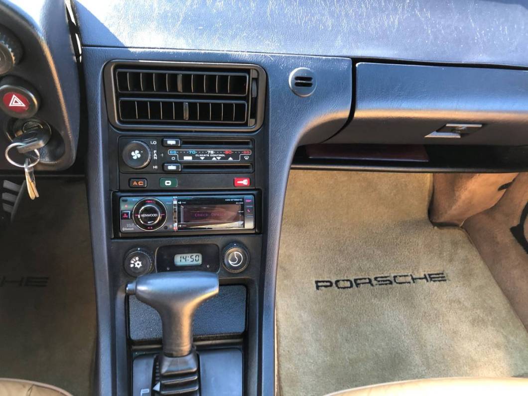 1989_Porsche_928_S4_05